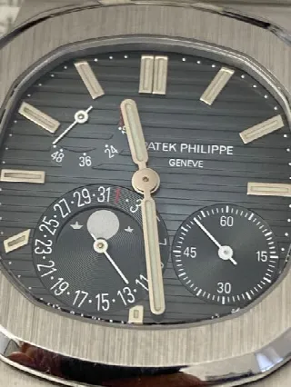Foto 2 di 3: Patek Philippe Nautilus 5712/1a-001