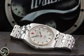Foto 7 di 10: Omega CONSTELLATION CHRONOMETER D SHAPE ELECTRONIC F300HZ