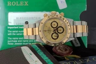Foto 3 di 9: Rolex Rolex Daytona ref. 16523 ser.L, 200 bezel , 4 lines dial,Full set