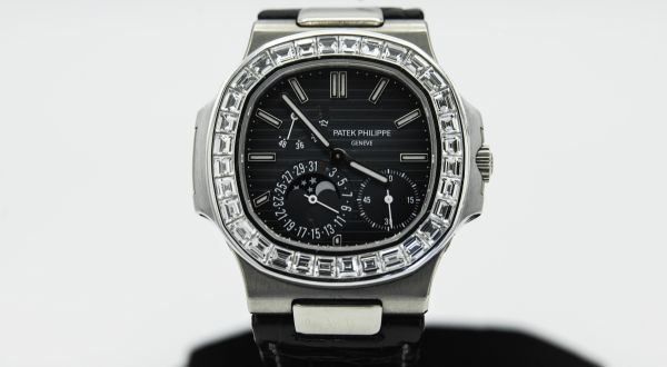 Patek Philippe Nautilus - Riserva oro bianco brillanti
