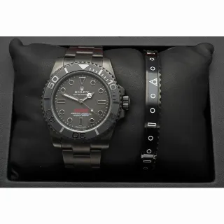 Foto 5 di 7: Rolex Submariner No Date 'Black Venom' Ref. 114060